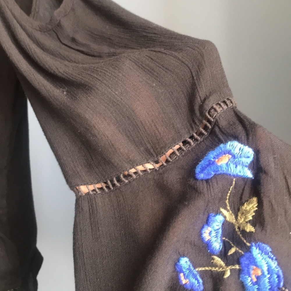 AEO black cold shoulder oversized cropped embroidered long sleeves top size M - Picture 5 of 14